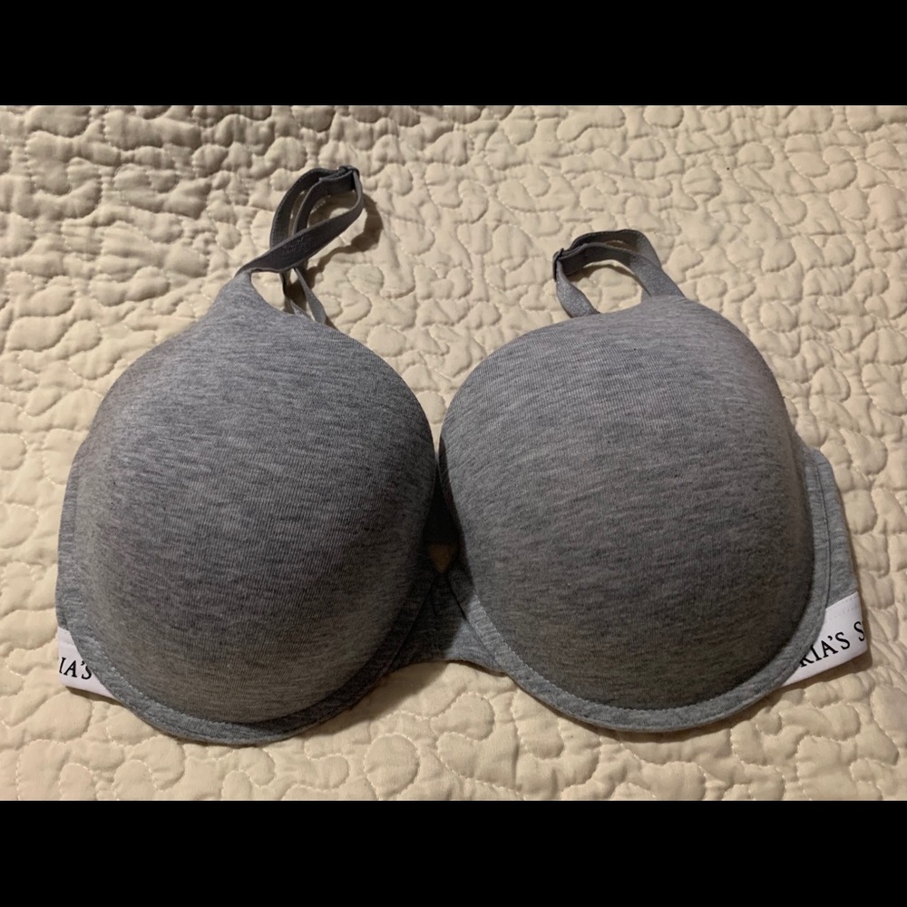 Victoria’s Secret lightly lined bra